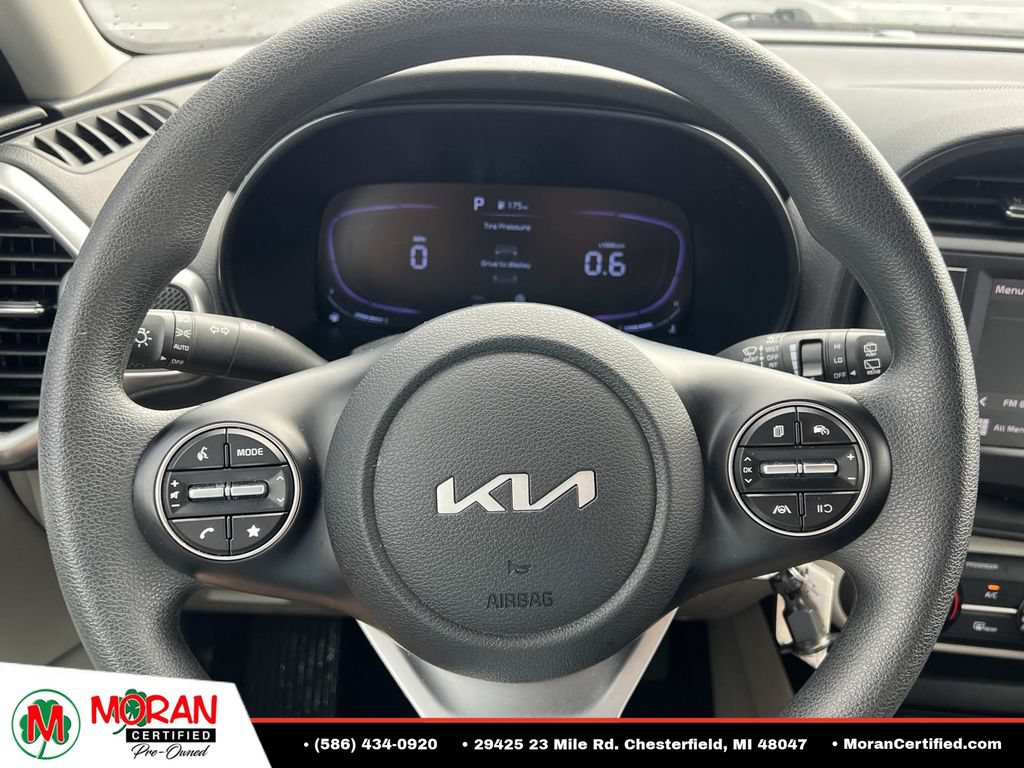 Used 2025 Kia Soul LX w/ LX Technology Package FWD image 17