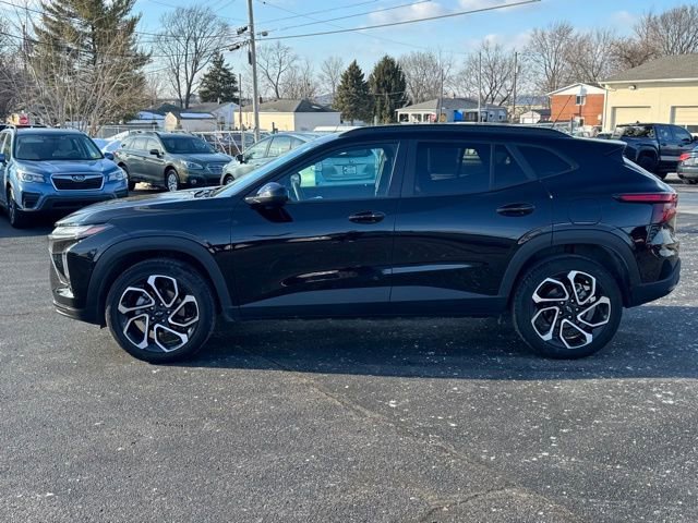 Used 2025 Chevrolet Trax RS w/ Sunroof Package image 4