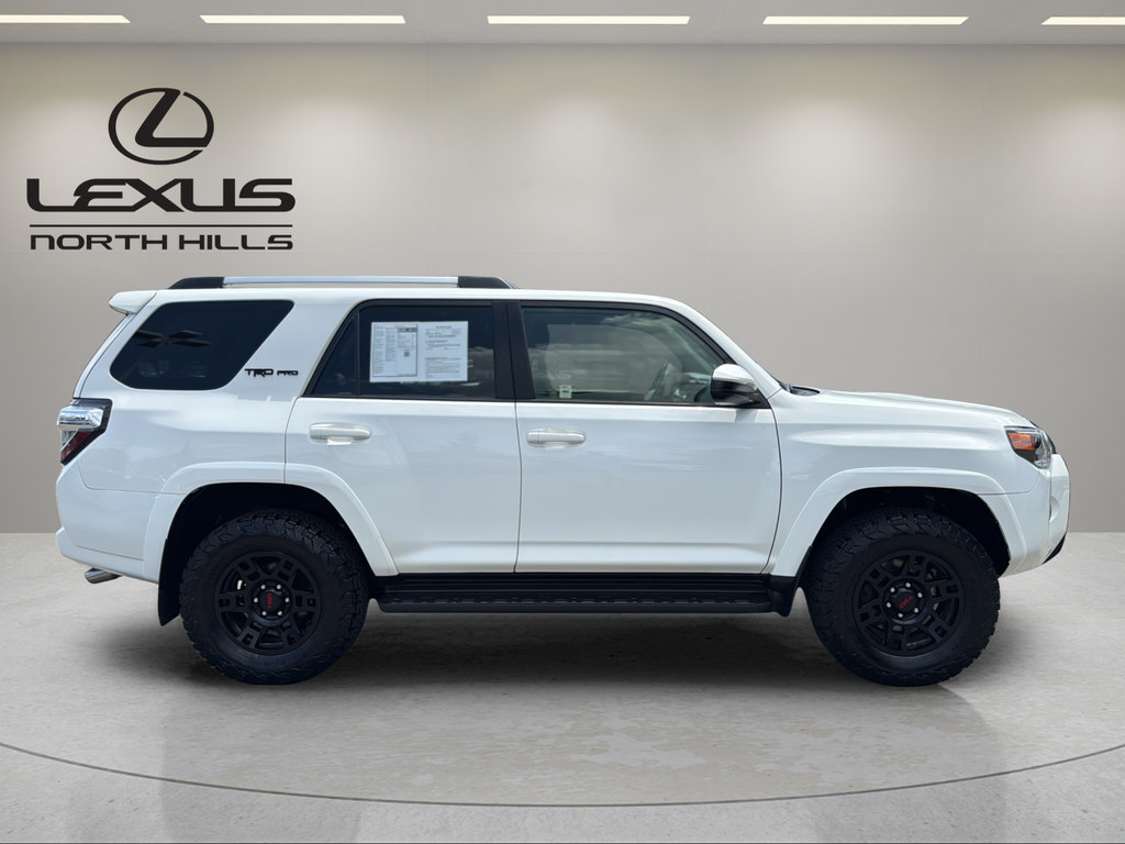 Used 2018 Toyota 4Runner TRD Off-Road AWD/4WD image 5
