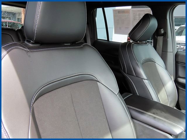 Certified 2025 Jeep Grand Cherokee Altitude image 9