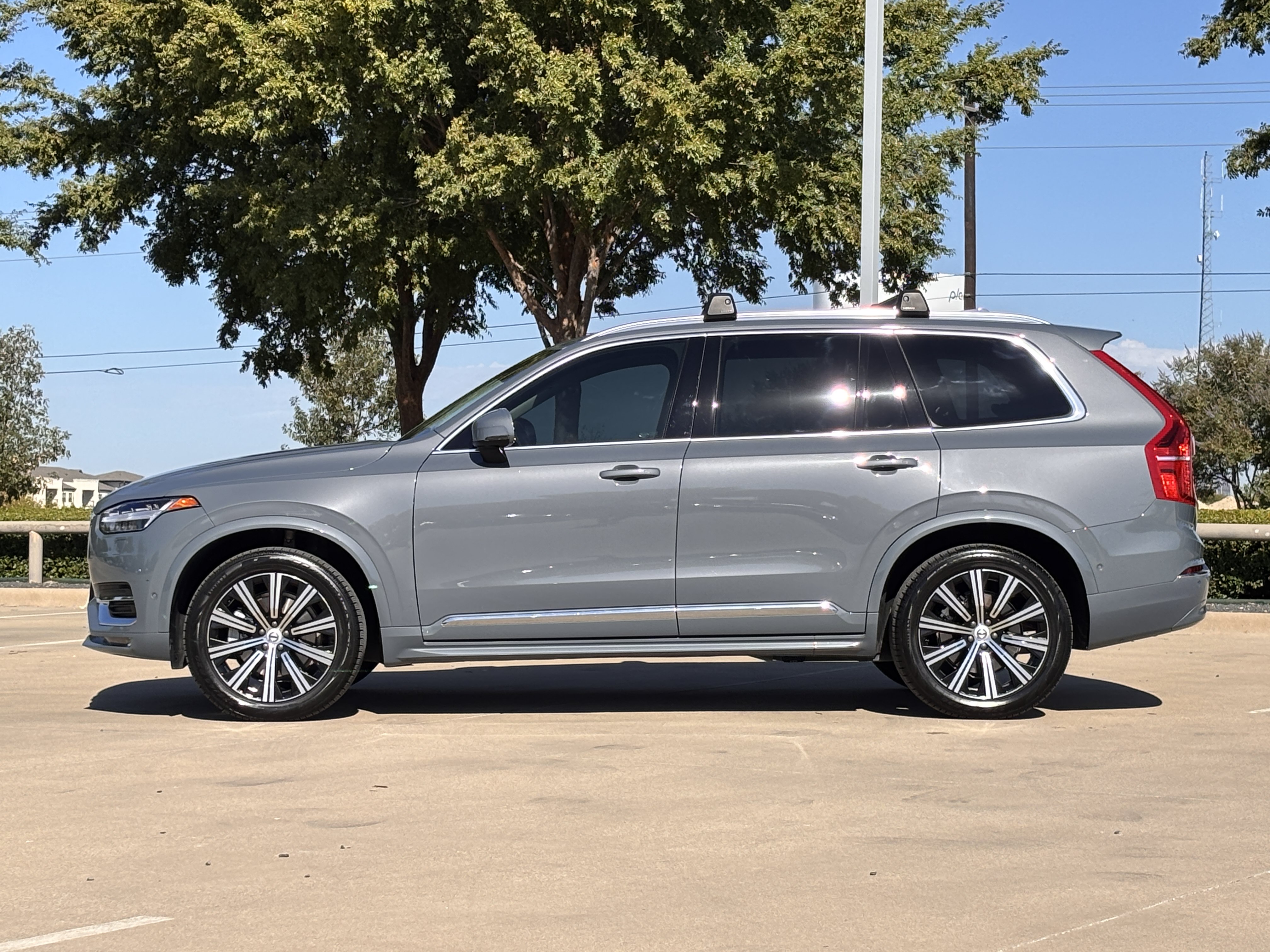 Used 2023 Volvo XC90 B6 Plus w/ Protection Package Premier AWD/4WD image 2