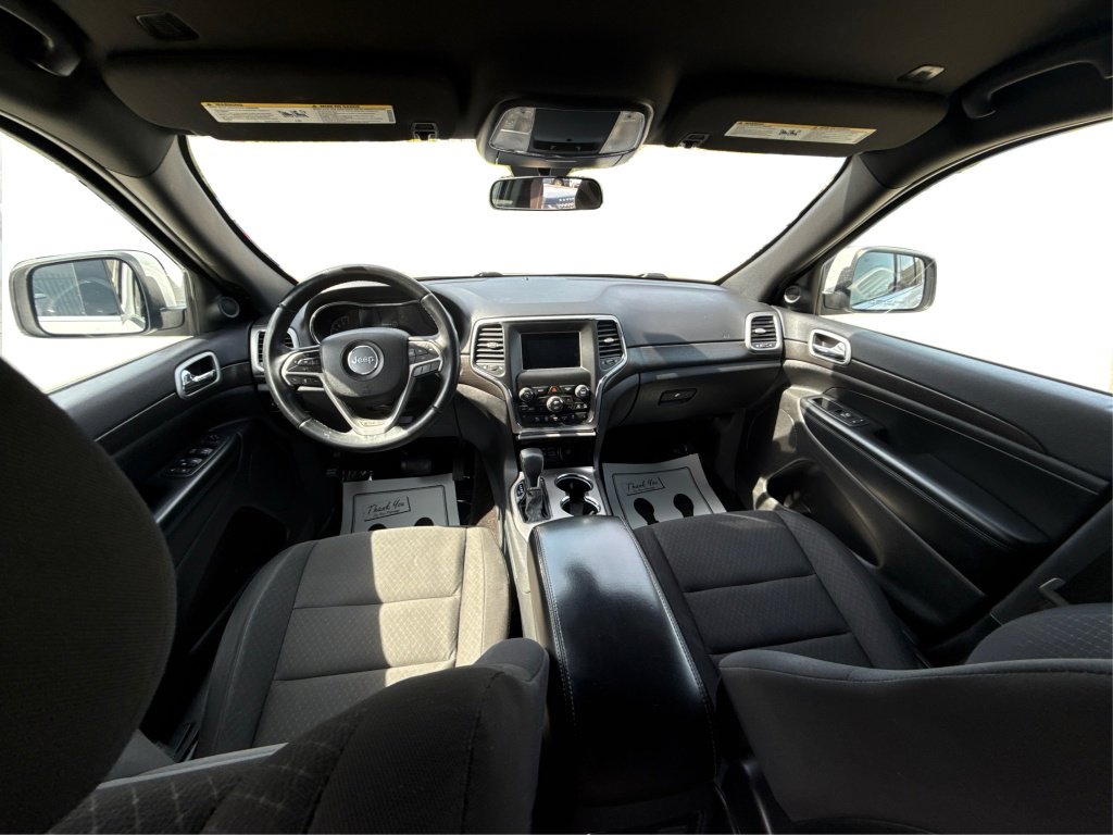 Used 2018 Jeep Grand Cherokee Laredo image 32