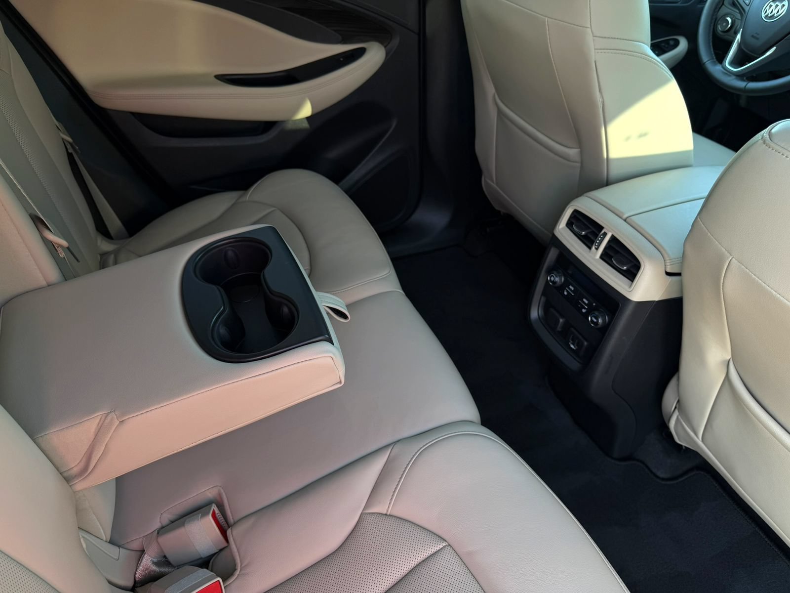Used 2020 Buick Envision Essence FWD image 29