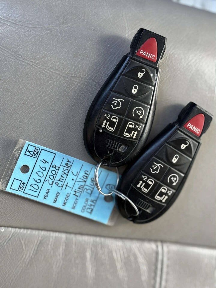 Used 2008 Chrysler Town & Country Limited w/ Trailer Tow Group FWD image 41