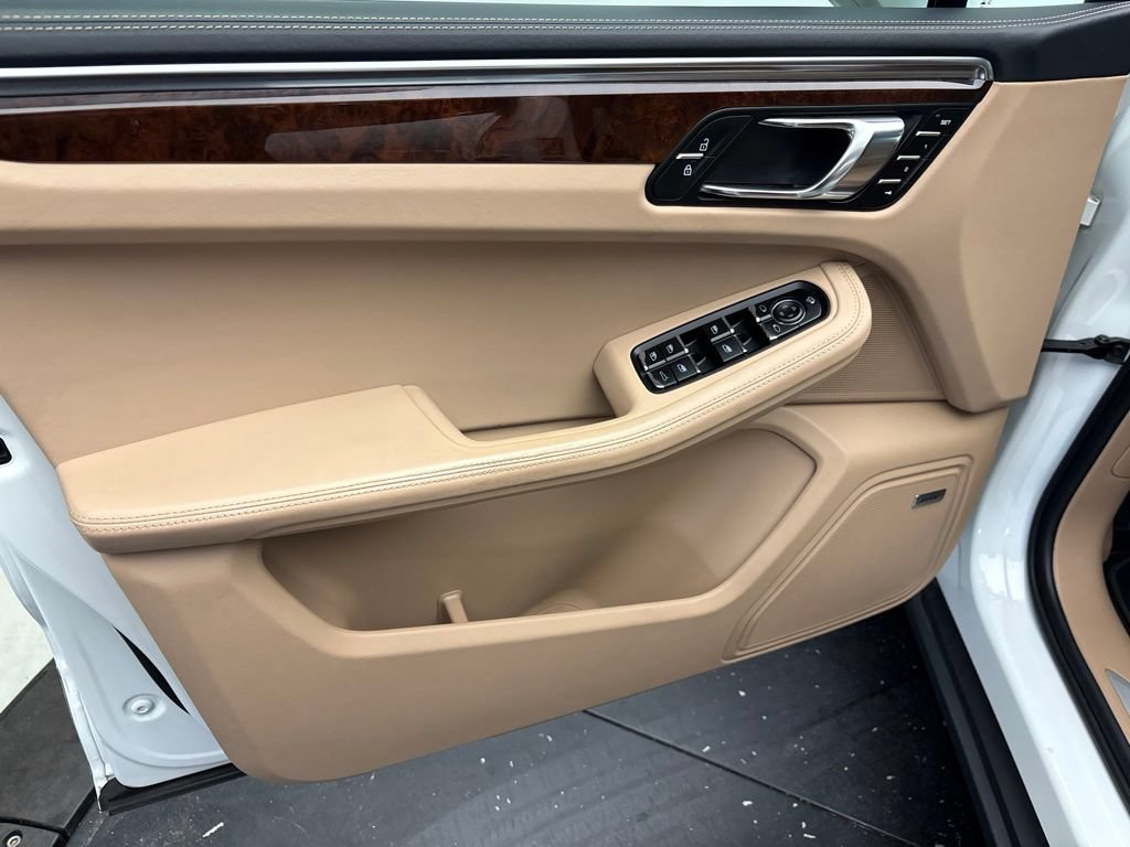 Certified 2023 Porsche Macan S AWD/4WD image 4