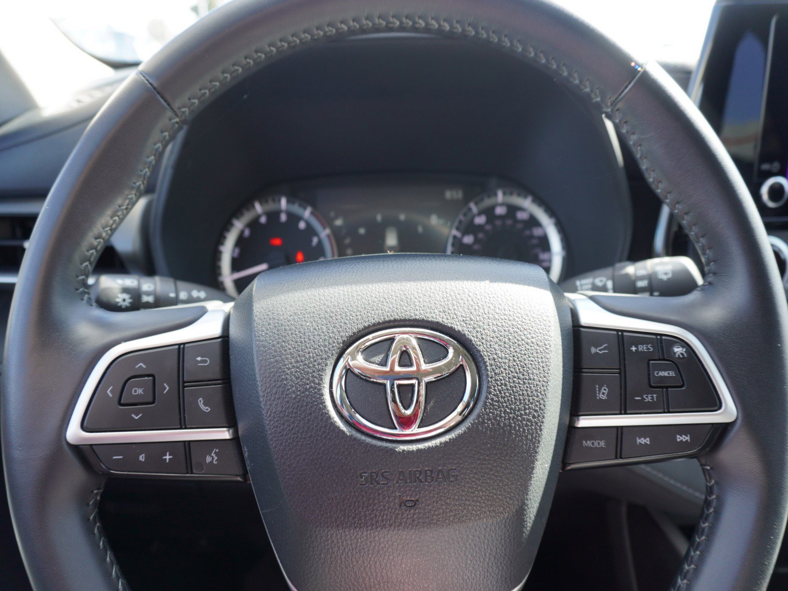 Used 2024 Toyota Highlander LE image 23