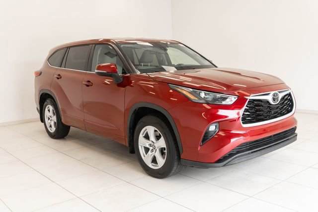 Used 2023 Toyota Highlander LE FWD image 7