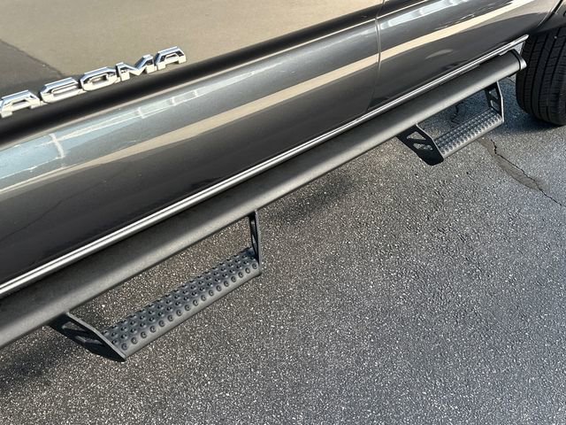 Used 2022 Toyota Tacoma SR5 w/ Technology Package image 9