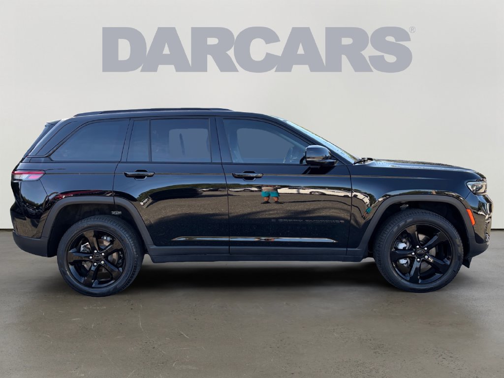 Certified 2024 Jeep Grand Cherokee Limited w/ Black Appearance Package AWD/4WD image 8