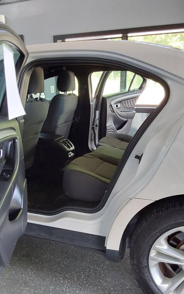 Used 2014 Ford Taurus SEL w/ Equipment Group 201A FWD image 21