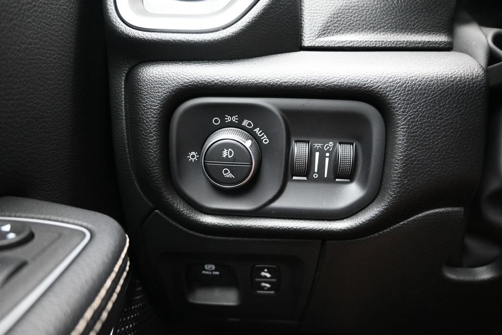 Used 2023 RAM 1500 Laramie AWD/4WD image 23