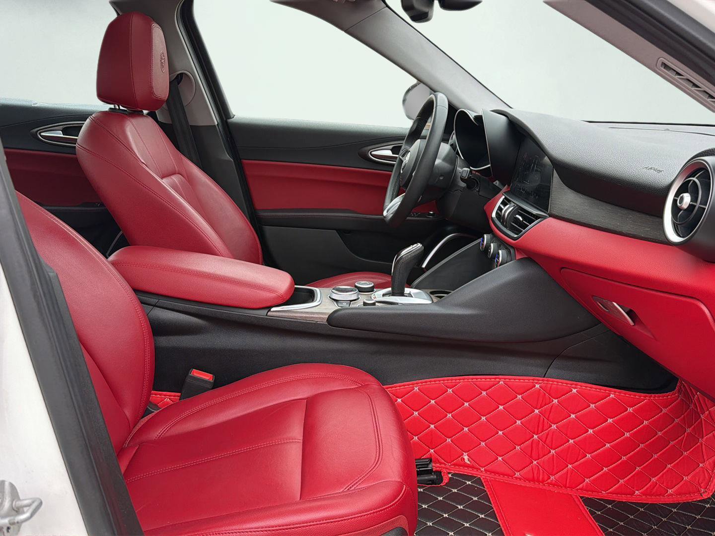 Used 2021 Alfa Romeo Giulia Ti w/ Nero Edizione image 34