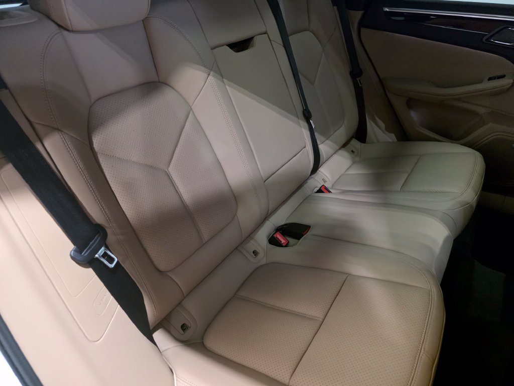 Certified 2023 Porsche Macan S AWD/4WD image 16