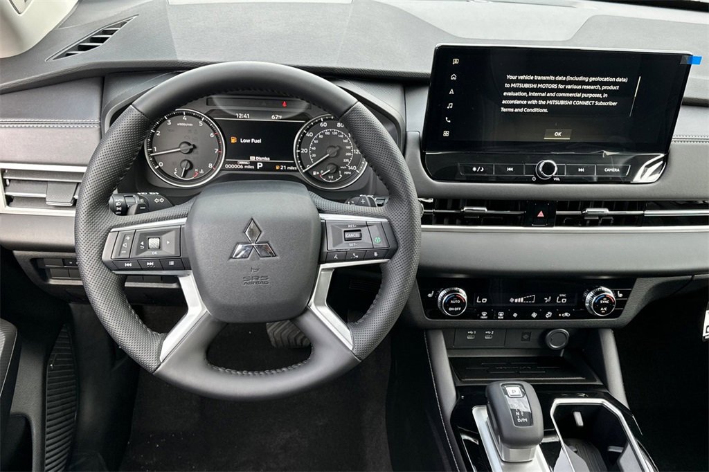 New 2025 Mitsubishi Outlander SE image 15