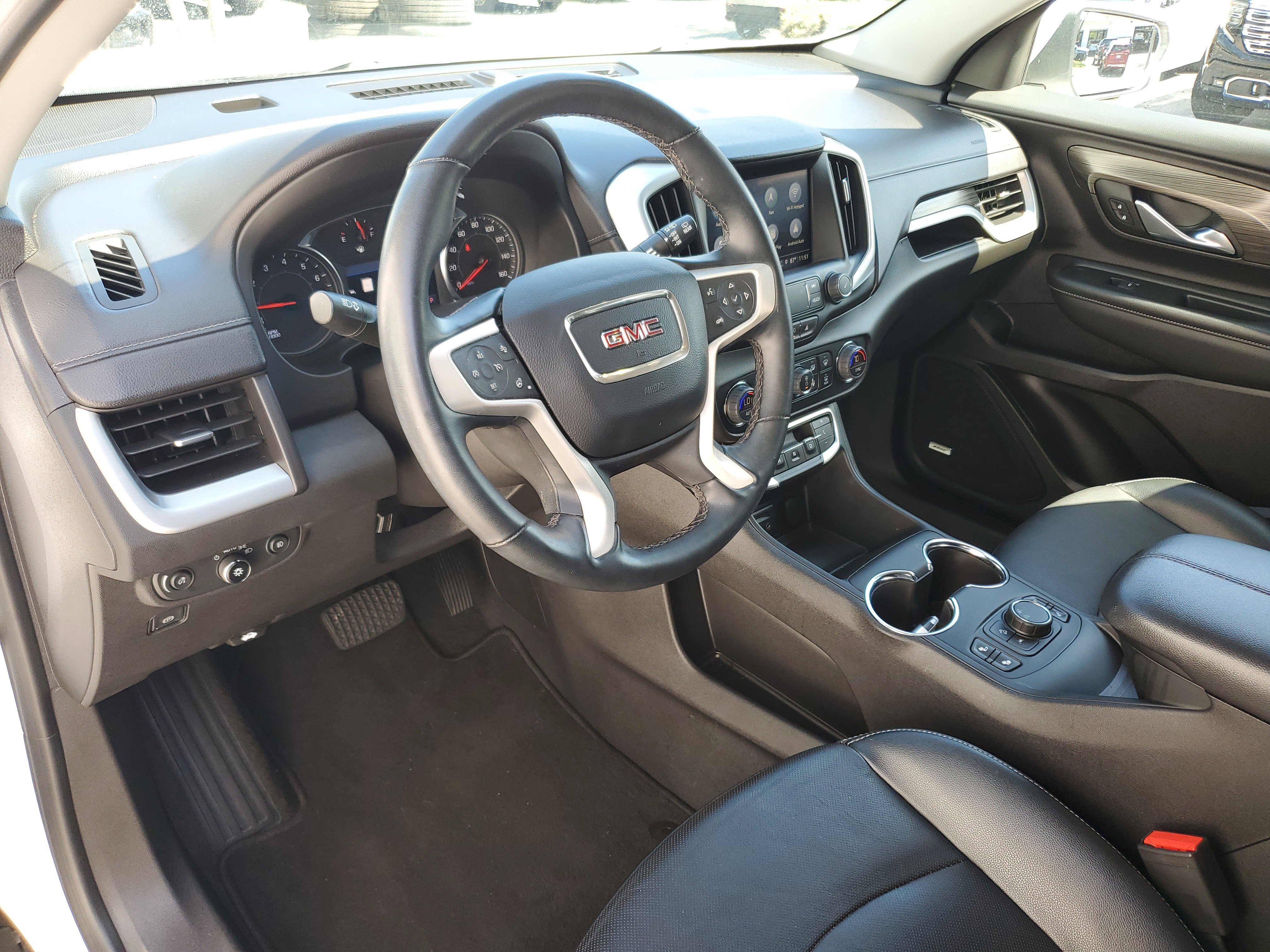 Certified 2024 GMC Terrain SLT w/ Infotainment Package II image 11