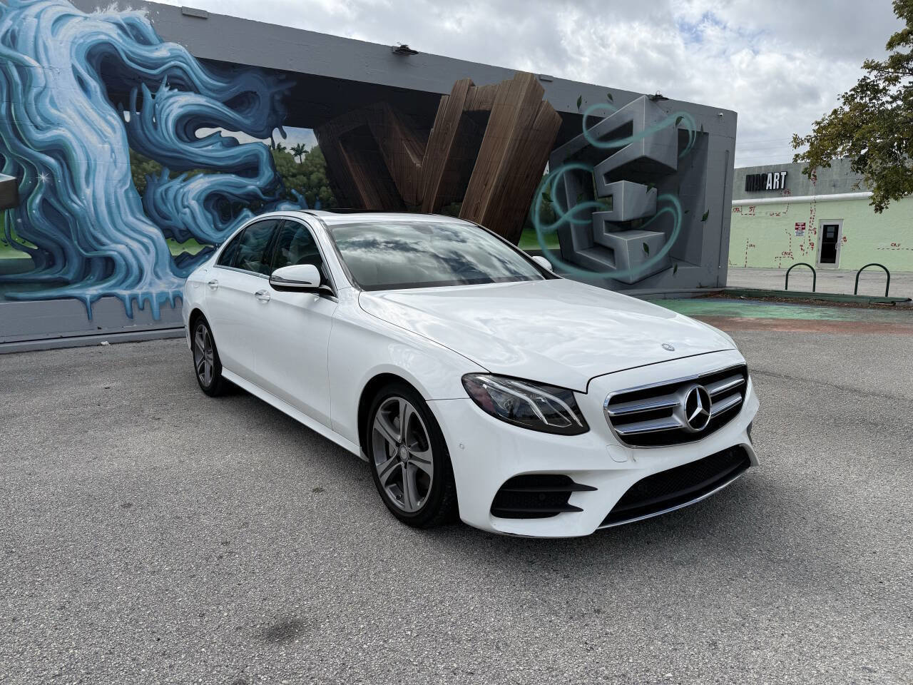 Used 2017 Mercedes-Benz E 300 4MATIC image 5