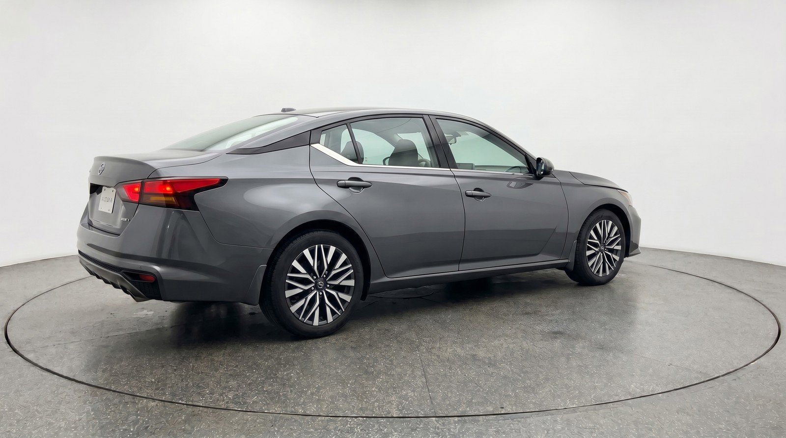Used 2025 Nissan Altima 2.5 SV FWD image 9