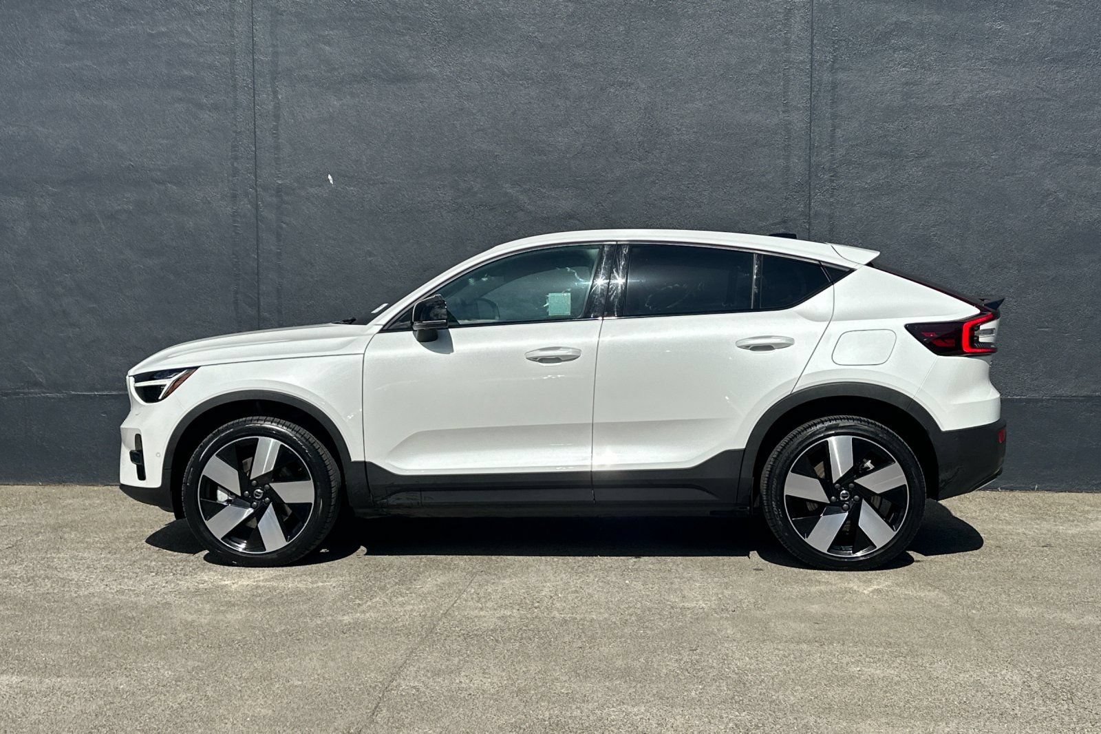 Certified 2023 Volvo C40 P8 Recharge Ultimate AWD/4WD image 6
