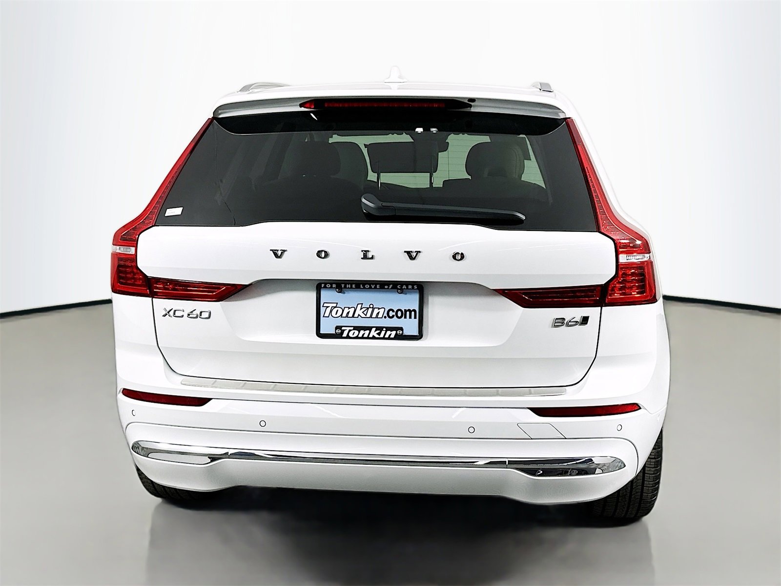 Used 2023 Volvo XC60 B6 Ultimate w/ Protection Package Premier image 6