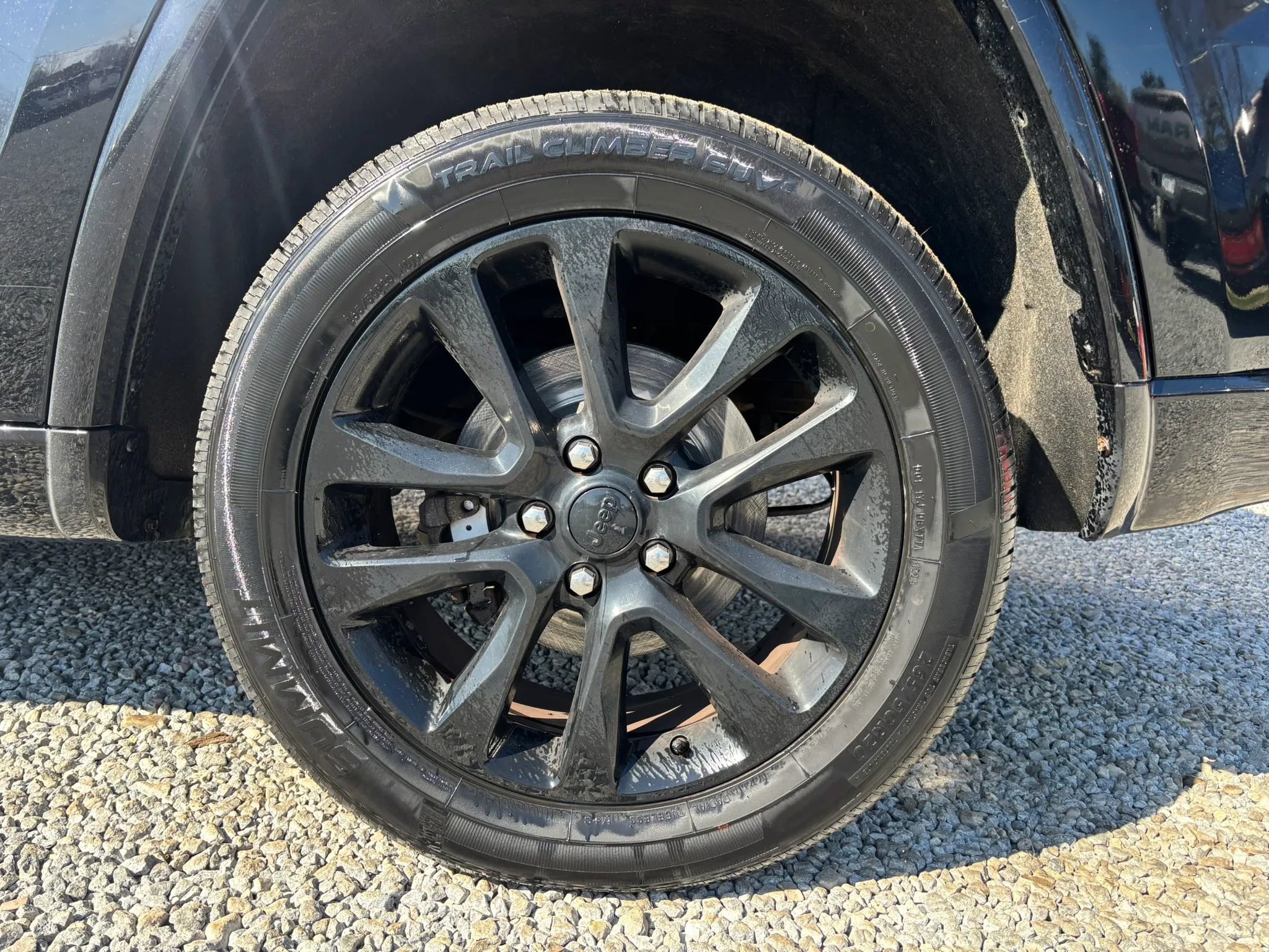 Used 2017 Jeep Grand Cherokee Altitude AWD/4WD image 2