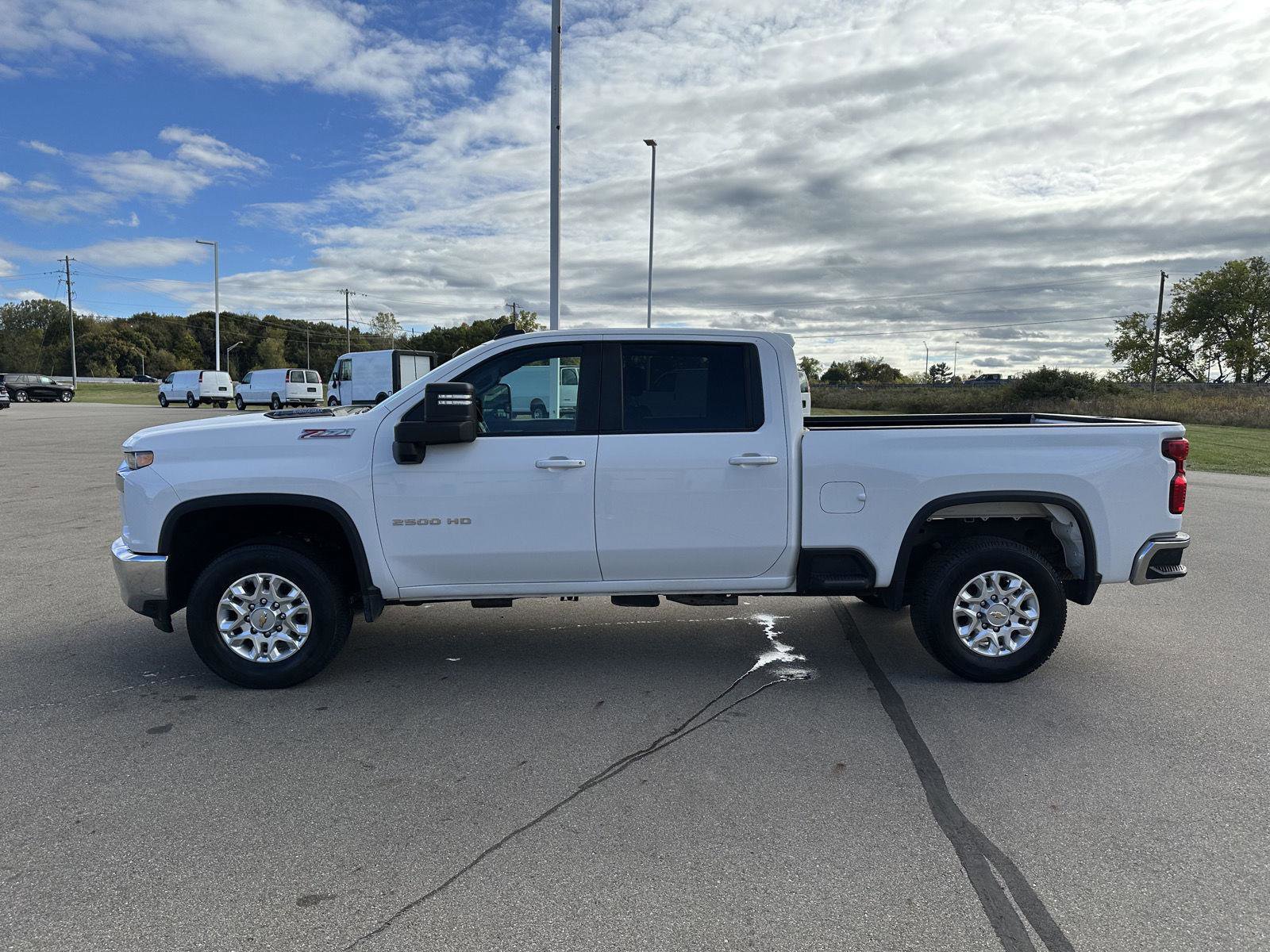 Used 2023 Chevrolet Silverado 2500 LT image 2