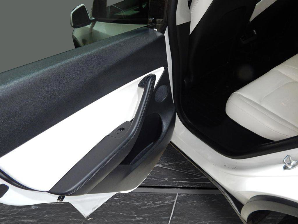 Used 2022 Tesla Model Y Long Range image 33