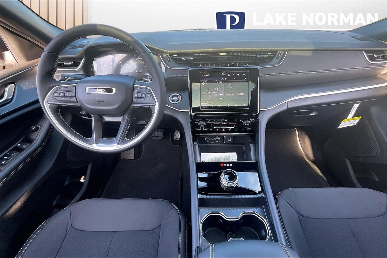 New 2025 Jeep Grand Cherokee L Laredo w/ Luxury Tech Group I image 10