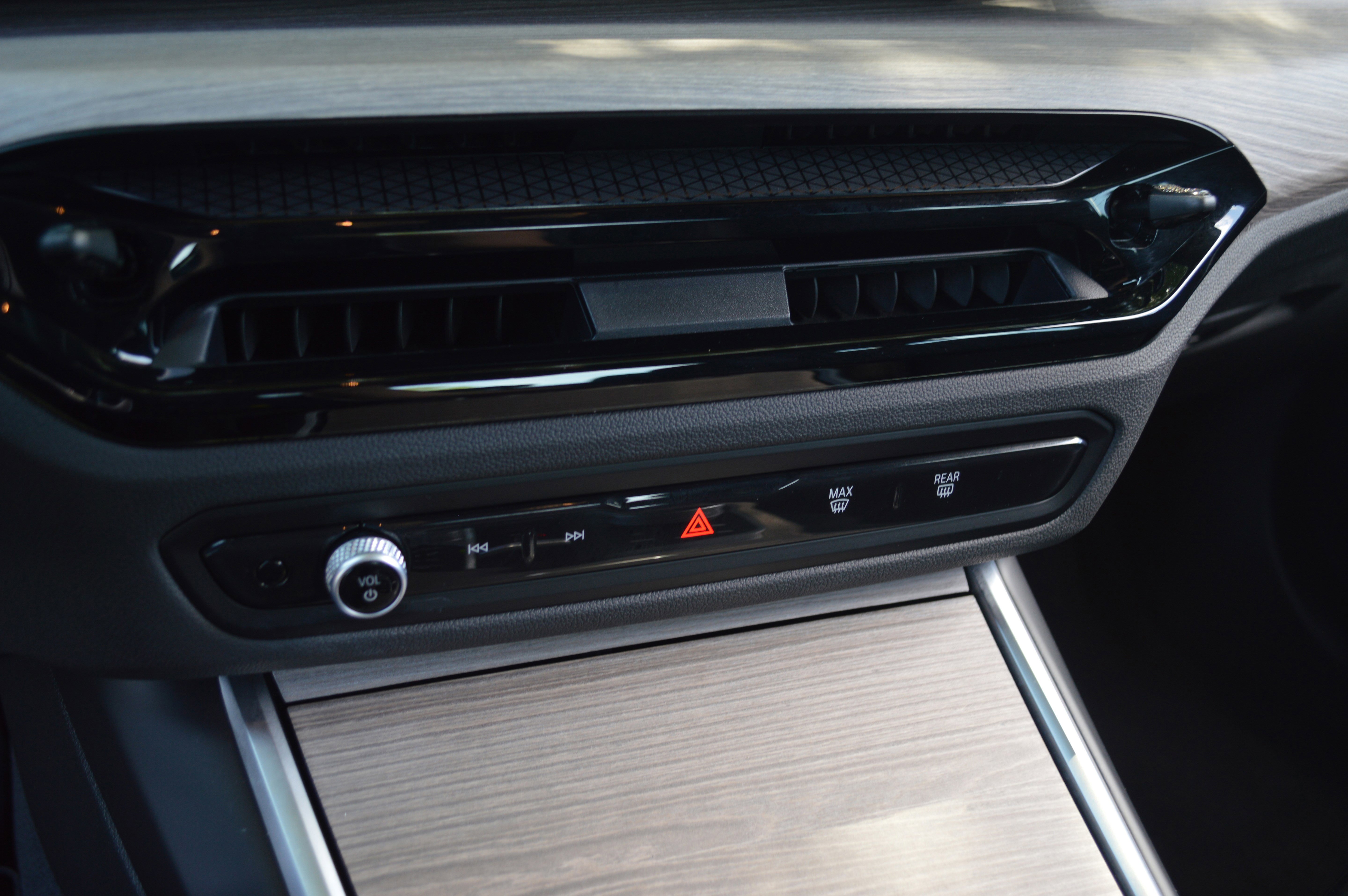 Certified 2025 BMW 330i Sedan RWD image 23