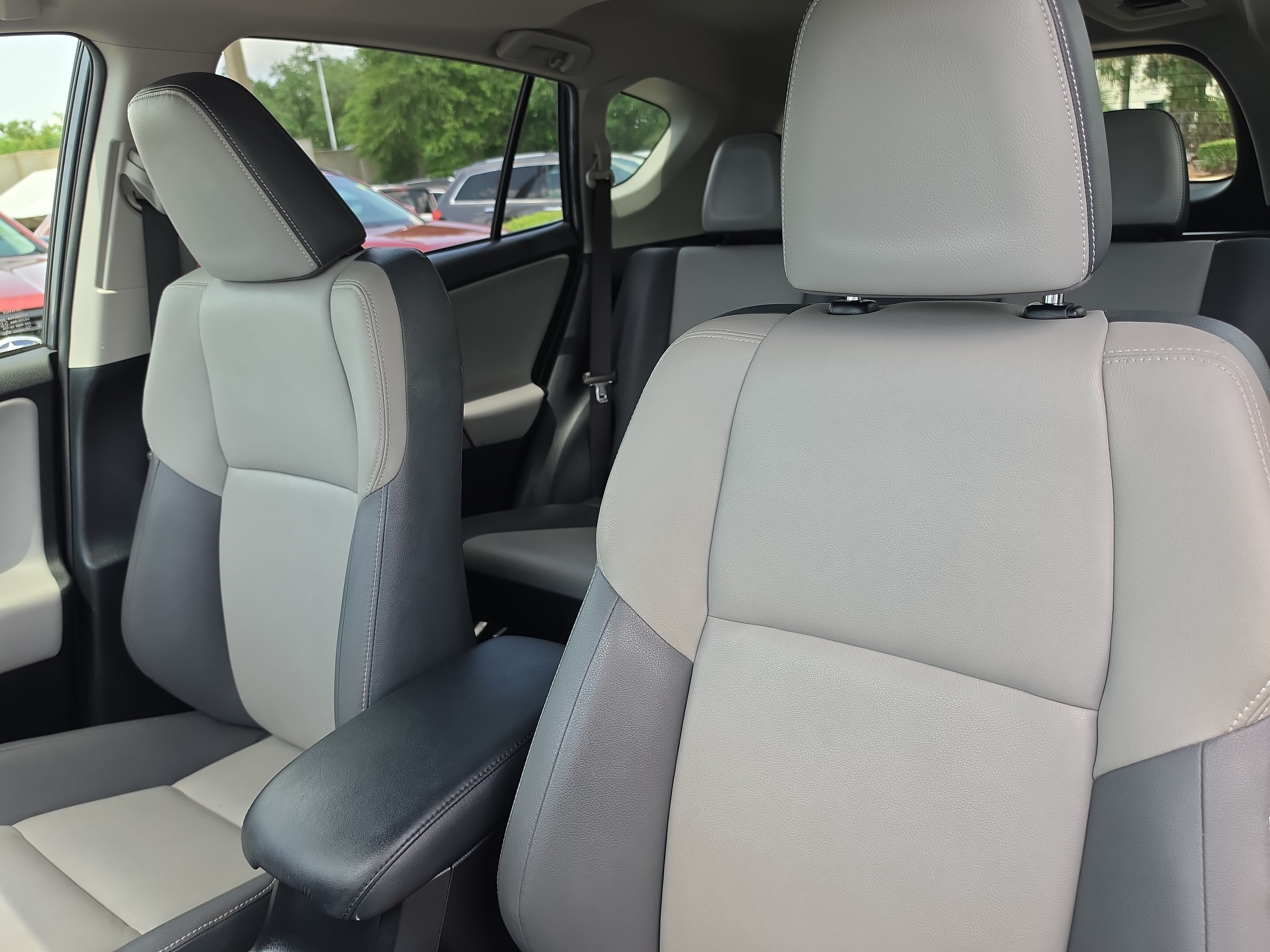 Used 2015 Toyota RAV4 Limited AWD/4WD image 22