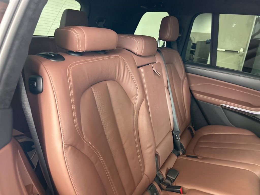 Used 2022 BMW X7 M50i w/ Dynamic Handling Package image 30