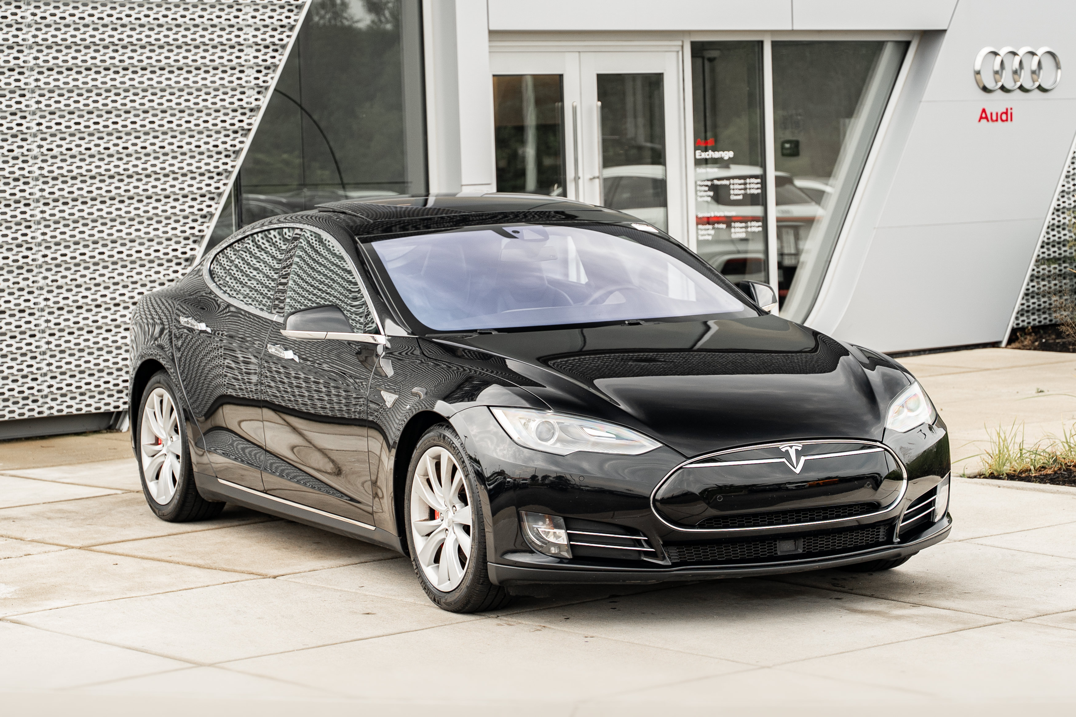 Used 2015 Tesla Model S P90D AWD/4WD image 2
