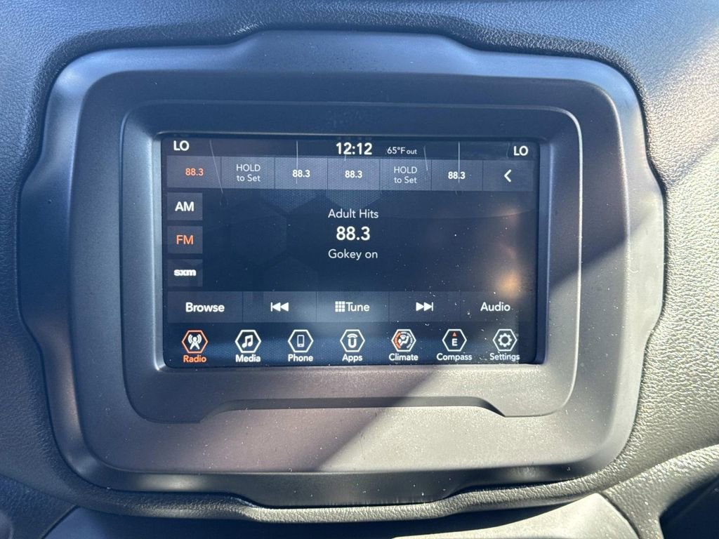 Used 2018 Jeep Renegade Latitude w/ Popular Equipment Group image 24