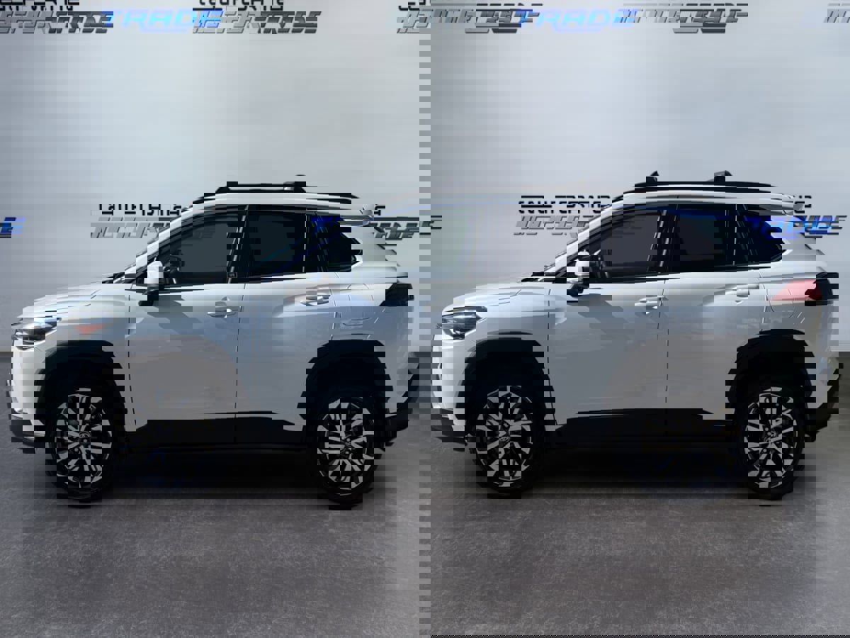 Used 2023 Toyota Corolla Cross XLE w/ Convenience Package image 8