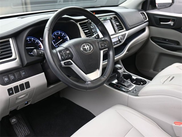 Used 2018 Toyota Highlander XLE image 14