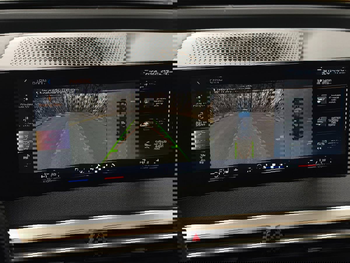 Used 2024 BMW iX xDrive50 w/ Premium Package image 33