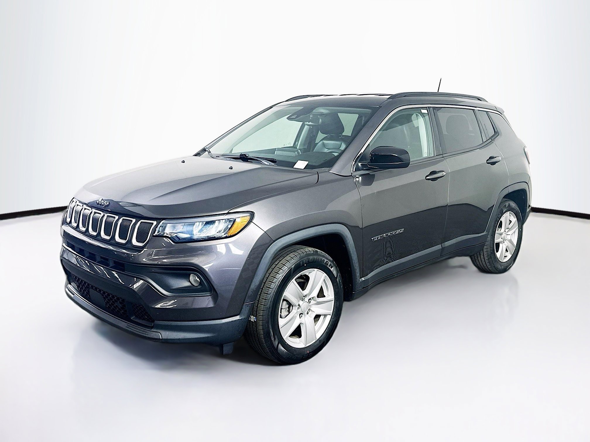 Used 2022 Jeep Compass Latitude image 3