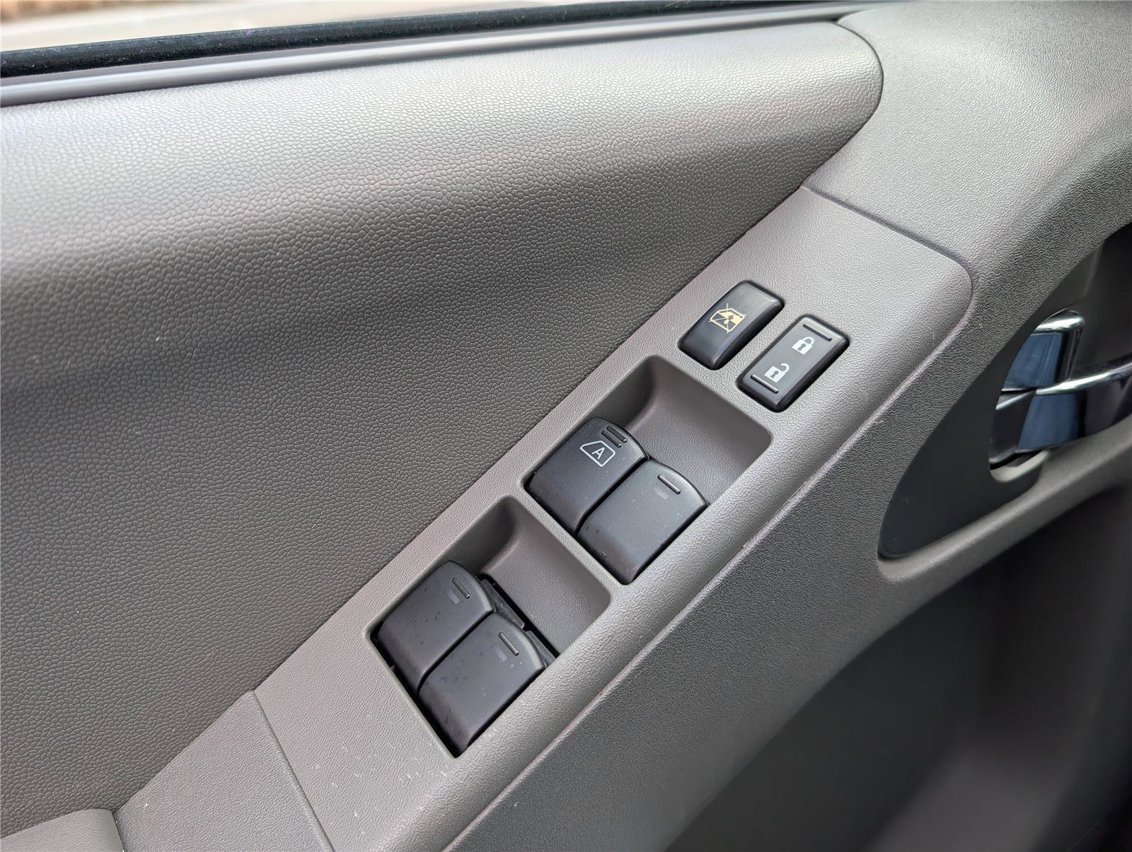 Used 2016 Nissan Frontier SV image 17