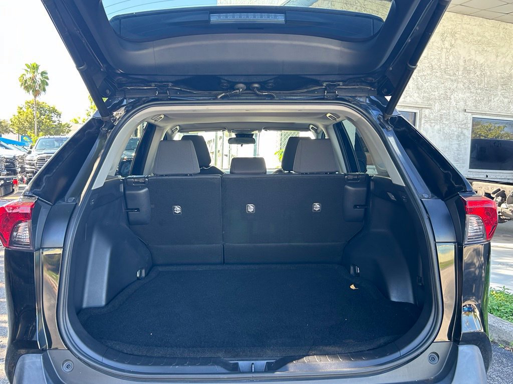 Used 2021 Toyota RAV4 XLE w/ Convenience Package FWD image 35