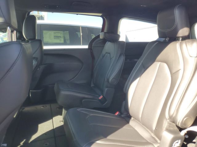 New 2026 Chrysler Pacifica Select AWD/4WD image 15