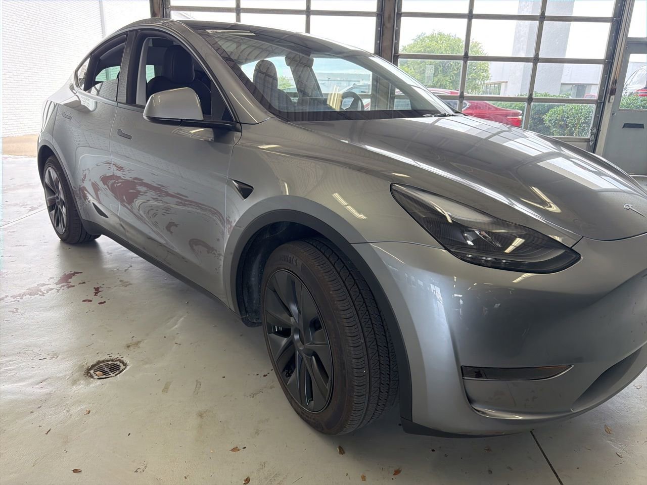 Used 2025 Tesla Model Y Long Range RWD image 3