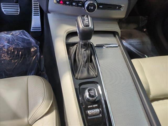 Used 2021 Volvo XC90 T6 R-Design w/ Advanced Package image 12