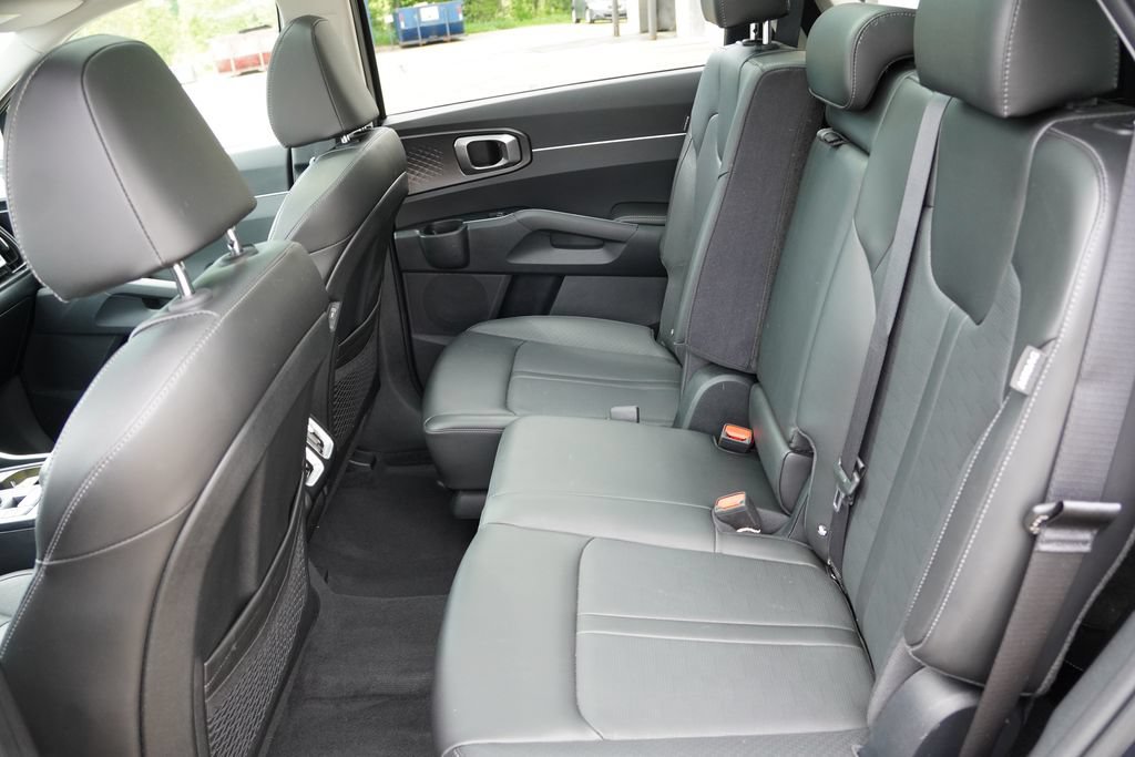 Certified 2024 Kia Sorento S w/ Panoramic Sunroof Package AWD/4WD image 17