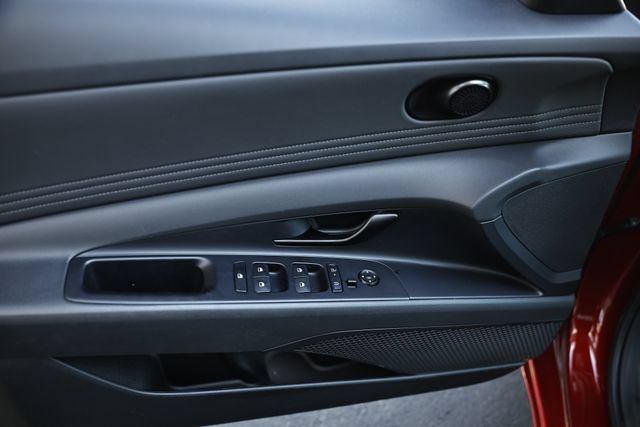 Certified 2025 Hyundai Elantra Sport FWD image 12