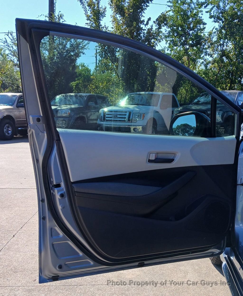 Used 2022 Toyota Corolla LE image 15