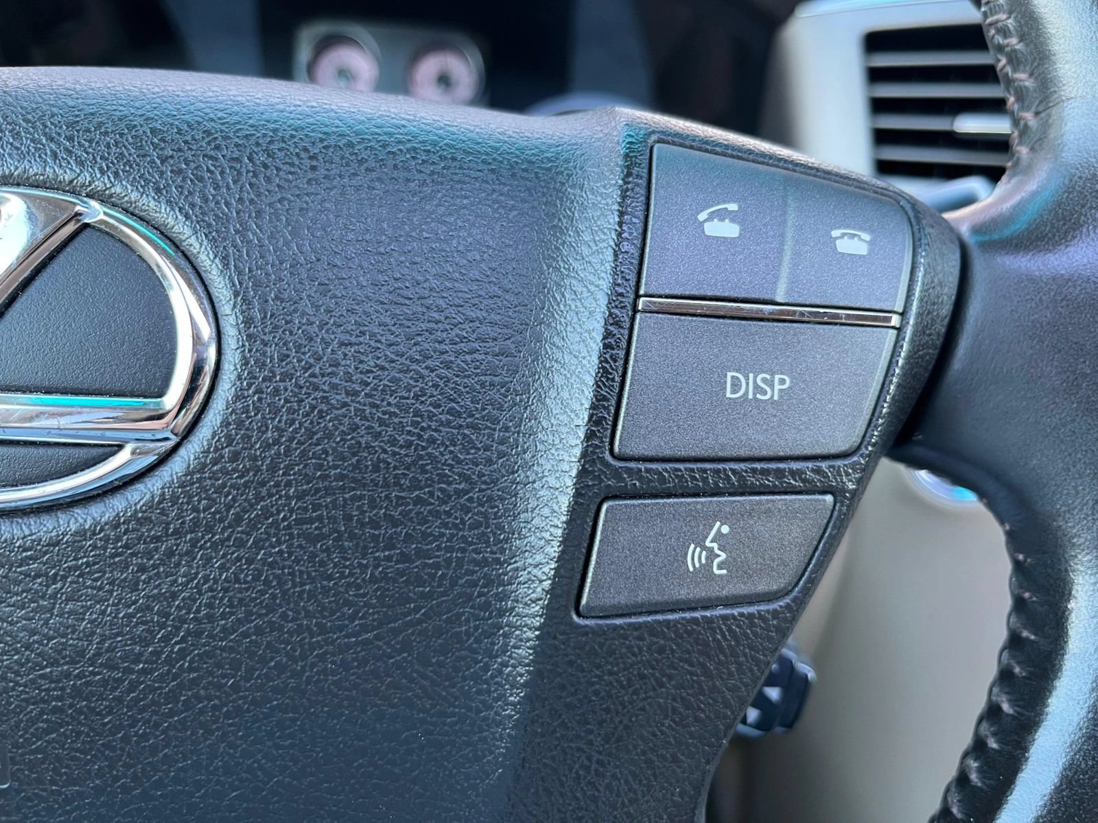 Used 2011 Lexus LX 570 4WD w/ Luxury Pkg image 16
