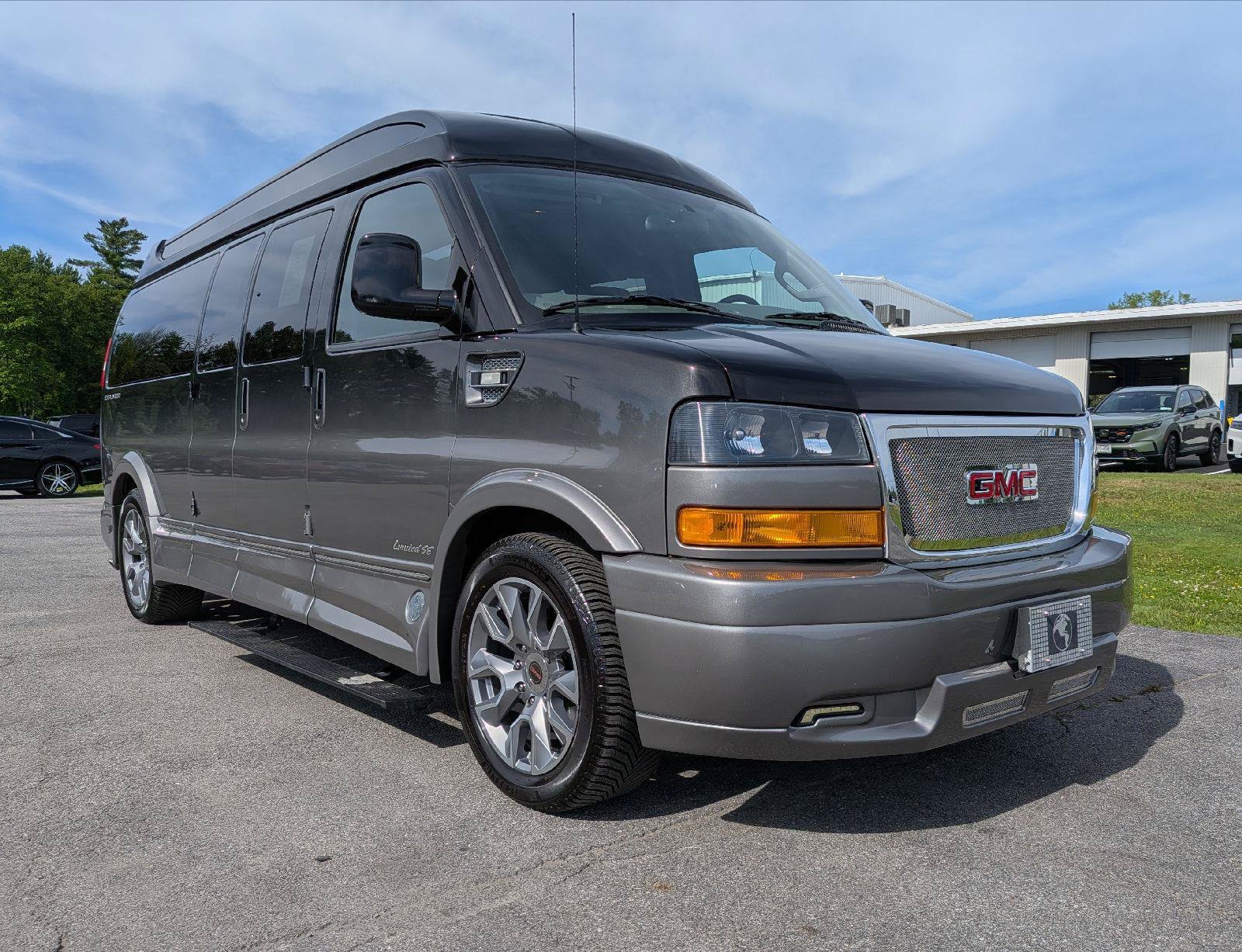Used 2023 GMC Savana 2500 Extended RWD image 3