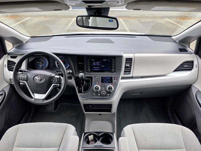 Used 2019 Toyota Sienna LE w/ LE Preferred Package FWD image 9