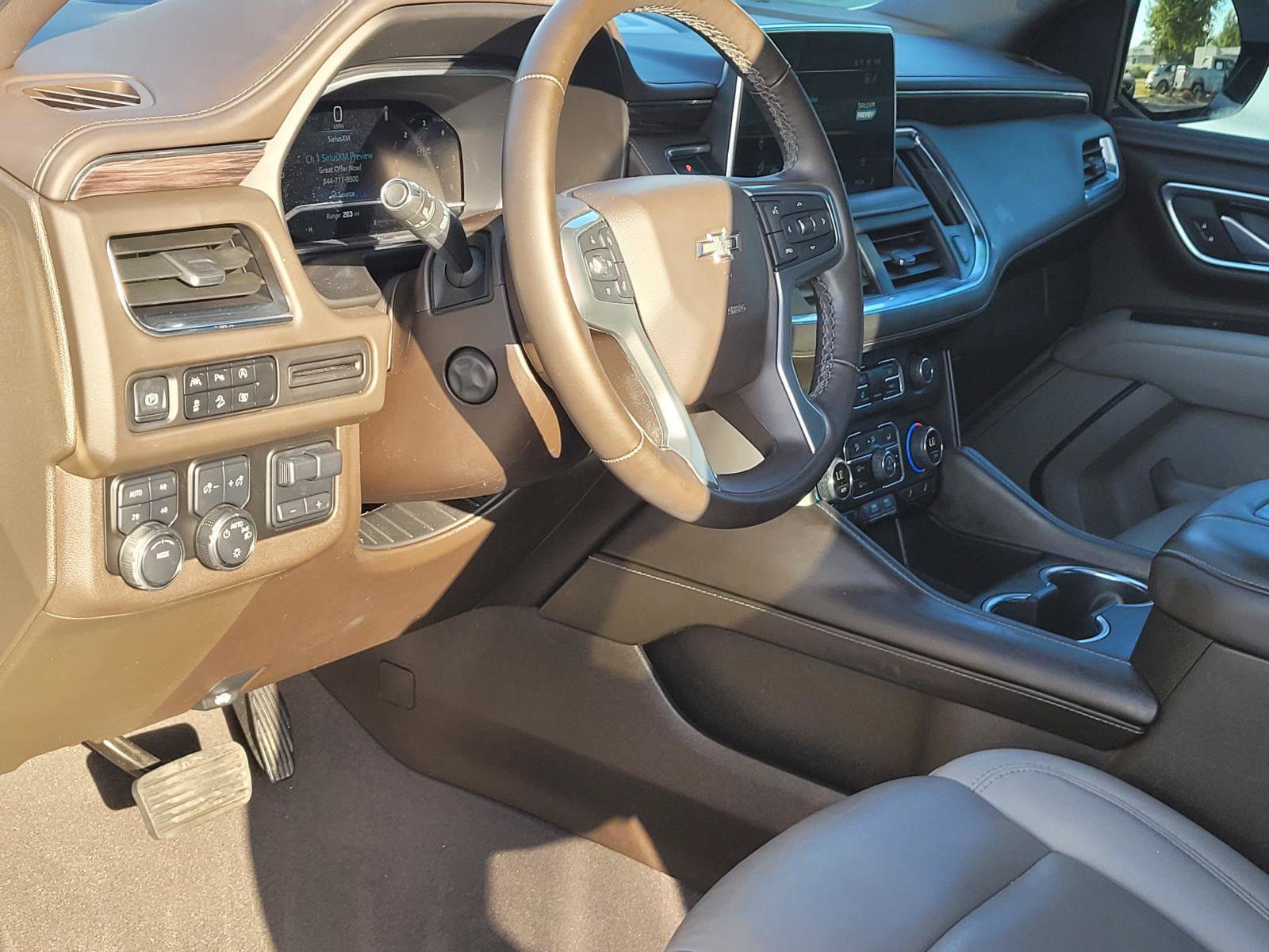 Used 2023 Chevrolet Tahoe Z71 w/ Luxury Package AWD/4WD image 27