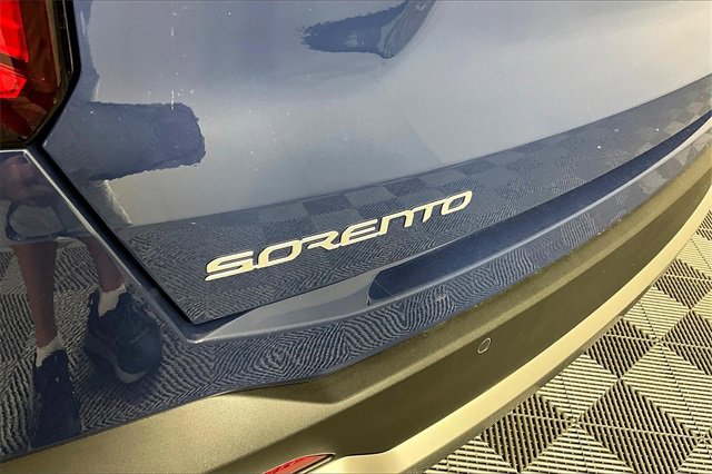 Certified 2025 Kia Sorento EX w/ Panoramic Sunroof Package image 9