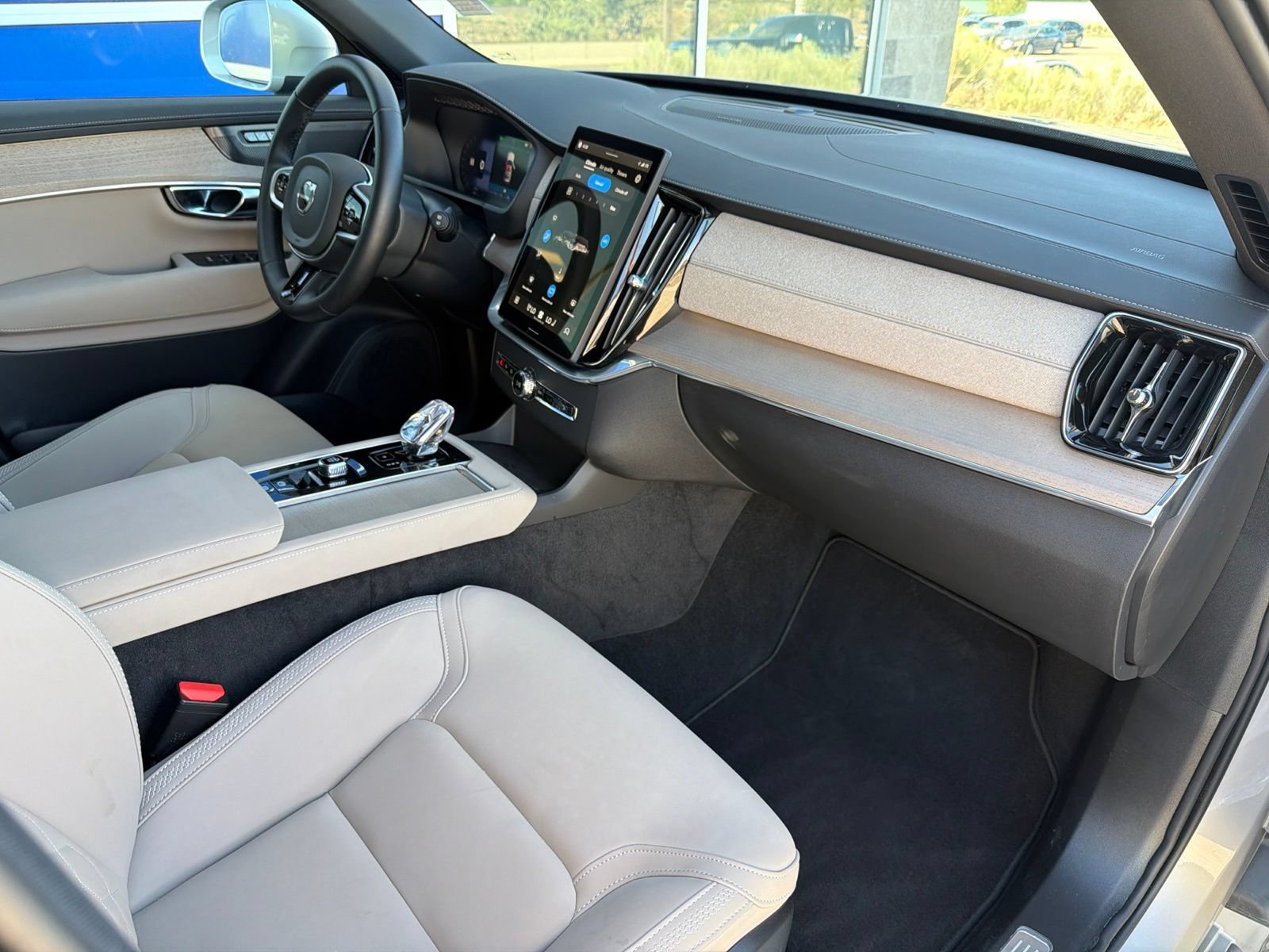 Used 2025 Volvo XC90 B6 Plus AWD/4WD image 27